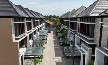 Rumah Sultan 4 Lantai Facade Travertine  Jagakarsa, Jakarta Selatan