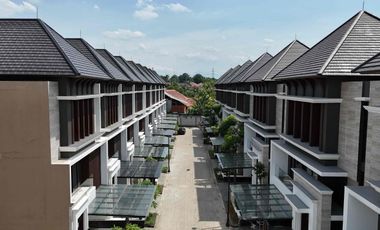 Rumah Sultan 4 Lantai Facade Travertine  Jagakarsa, Jakarta Selatan