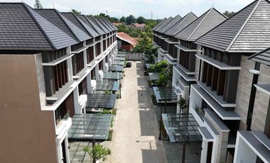 Rumah Sultan 4 Lantai Facade Travertine  Jagakarsa, Jakarta Selatan