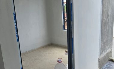 RUMAH PINGGIR JALAN RAYA DEKAT PINTU TOL, DI DEKAT CIBUBUR 15 MENIT LRT HARJAMUKTI