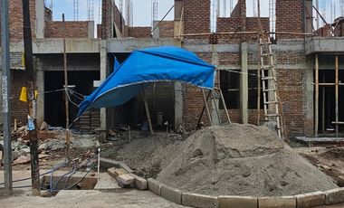 RUMAH PINGGIR JALAN RAYA DEKAT PINTU TOL, DI DEKAT CIBUBUR 15 MENIT LRT HARJAMUKTI