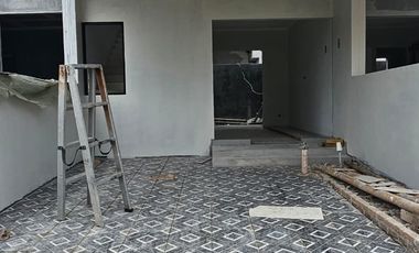 RUMAH PINGGIR JALAN RAYA DEKAT PINTU TOL, DI DEKAT CIBUBUR 15 MENIT LRT HARJAMUKTI