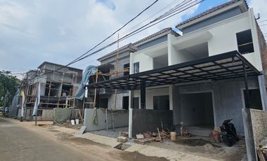 RUMAH PINGGIR JALAN RAYA DEKAT PINTU TOL, DI DEKAT CIBUBUR 15 MENIT LRT HARJAMUKTI