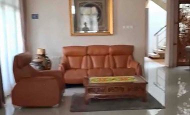 jual rumah bagus, komplex elite  Istana Kawaluyaan buah batu bandung