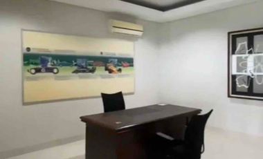 Ex Showroom Mobil Siap Operasional Lokasi Sangat Bagus di Area Depok