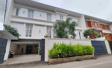 DIJUAL RUMAH SUPER MEWAH SIAP HUNI DI KEMANG JAKARTA SELATAN
