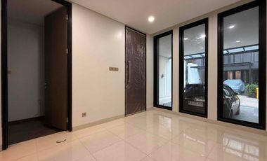 Rumah 3 Lantai Siap Huni Termewah di Andara Cilandak Jakarta Selatan.