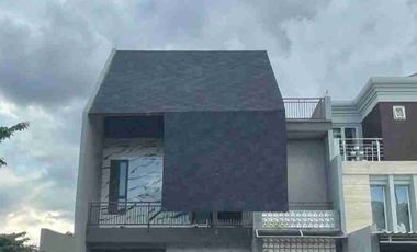 Disewakan rumah ada kolam renang 3 lantai San Antonio Pakuwon city