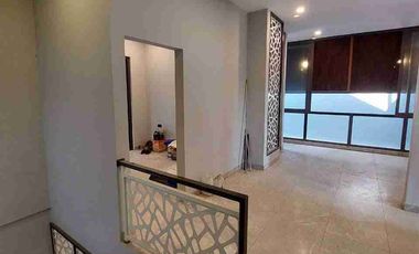 Disewakan rumah ada kolam renang 3 lantai San Antonio Pakuwon city