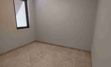 Disewakan rumah ada kolam renang 3 lantai San Antonio Pakuwon city