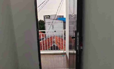 rumah2 lantai akses motor selangkah ke pgc cililitan