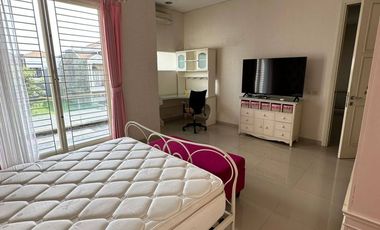 DISEWAKAN RUMAH CITRALAND TERDEPAN 2 Lantai Semi Furnish