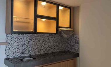 🏢 Apartemen Puncak Dharmahusada 2BR – Pool View, Siap Huni