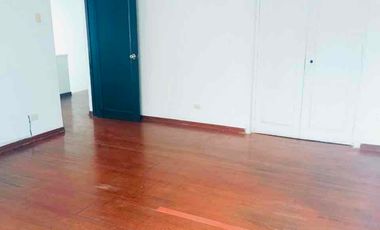 ALQUILÓ CASA EN SAN ISIDRO  EXCELENTE ZONA .