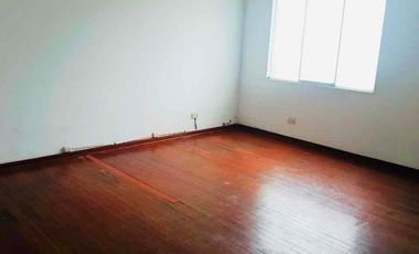 ALQUILÓ CASA EN SAN ISIDRO  EXCELENTE ZONA .