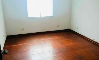 ALQUILÓ CASA EN SAN ISIDRO  EXCELENTE ZONA .