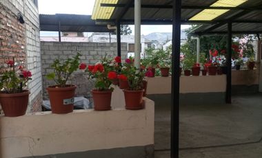 Vendo casa comercial en Pujili - Cotopaxi