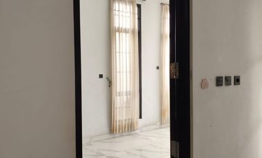 Dijual Rumah HOOK 2 Lantai Siap Huni Di Perum Griya Kencana Menganti Gresik