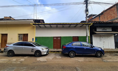 Se vende como terreno, pero con construcción de tapial apta para remodelación o modernización.