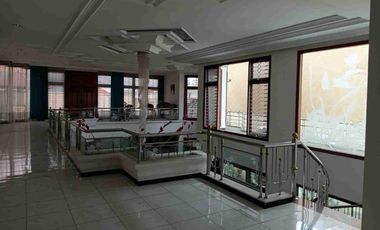 DISEWAKAN RUMAH MEWAH KOMERSIAL AREA KUPANG INDAH
