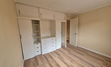 Se arrienda casa en seguro condominio familiar, La Calera