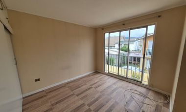 Se arrienda casa en seguro condominio familiar, La Calera