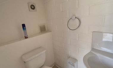 Se arrienda casa en seguro condominio familiar, La Calera