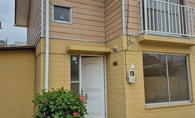 Se arrienda casa en seguro condominio familiar, La Calera