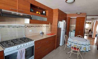 Casa esquinera de venta, La Vicentina, San Pablo. 6 hab., 4 garajes