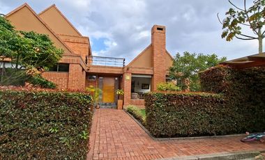 ARRIENDO EXCELENTE CASA CAJICA CUNDINAMARCA COLOMBIA.