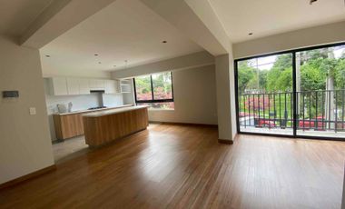 Se vende departamento de estreno en Surco, frente al parque. No paga alcabala.