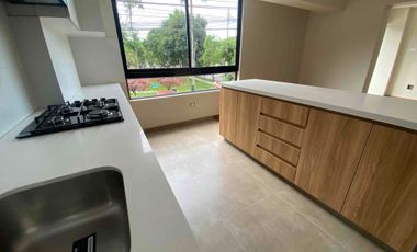 Se vende departamento de estreno en Surco, frente al parque. No paga alcabala.
