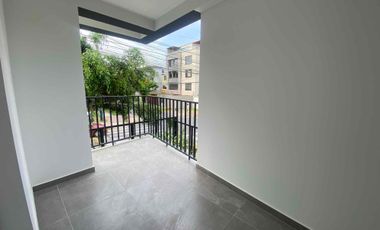 Se vende departamento de estreno en Surco, frente al parque. No paga alcabala.