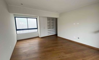 Se vende departamento de estreno en Surco, frente al parque. No paga alcabala.