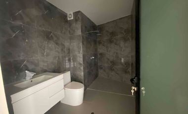 Se vende departamento de estreno en Surco, frente al parque. No paga alcabala.