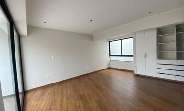 Se vende departamento de estreno en Surco, frente al parque. No paga alcabala.