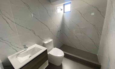 Se vende departamento de estreno en Surco, frente al parque. No paga alcabala.