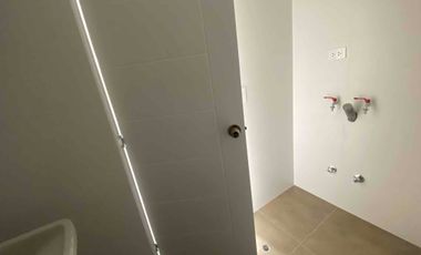Se vende departamento de estreno en Surco, frente al parque. No paga alcabala.