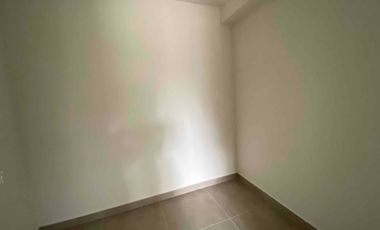 Se vende departamento de estreno en Surco, frente al parque. No paga alcabala.