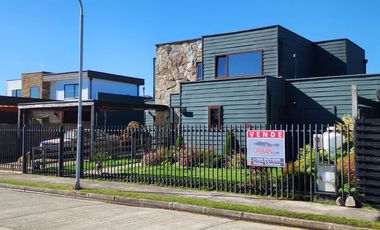 VENTA CASA LA AVENA FRENTE A PLAZA
