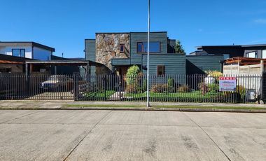 VENTA CASA LA AVENA FRENTE A PLAZA