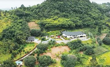 Luxury 15 Bedrooms Grand Farmhouse with Pool in Countryside Danao City