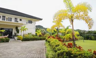 Luxury 15 Bedrooms Grand Farmhouse with Pool in Countryside Danao City
