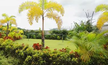 Luxury 15 Bedrooms Grand Farmhouse with Pool in Countryside Danao City
