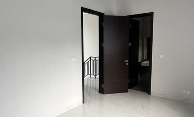 Disewa Rumah 2 Lantai di Kuningan Village PIK Ukuran 10x20