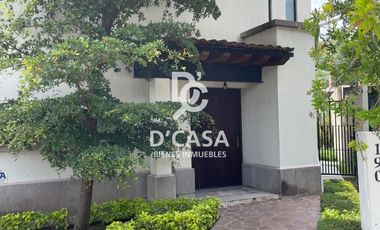 SE VENDE CASA EN CASCO VIEJO