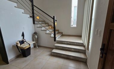 CASA EN RENTA EN RINCONADA DEL CASTAÑO, METEPEC.