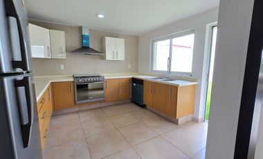 CASA EN RENTA EN RINCONADA DEL CASTAÑO, METEPEC.