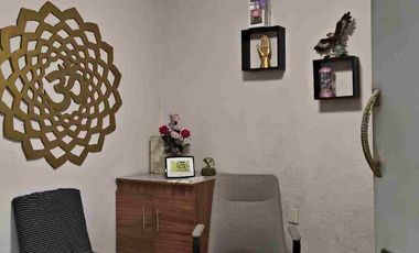 Amplia casa sobre avenida principal