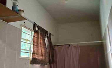 Amplia casa sobre avenida principal